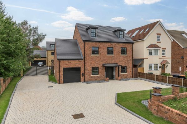 230829 - 1 Lakeside Mews, Wixams - 01